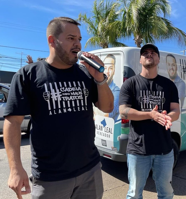 Alan Leal em ação nas ruas com a equipe #Cadeia Para Maus Tratos